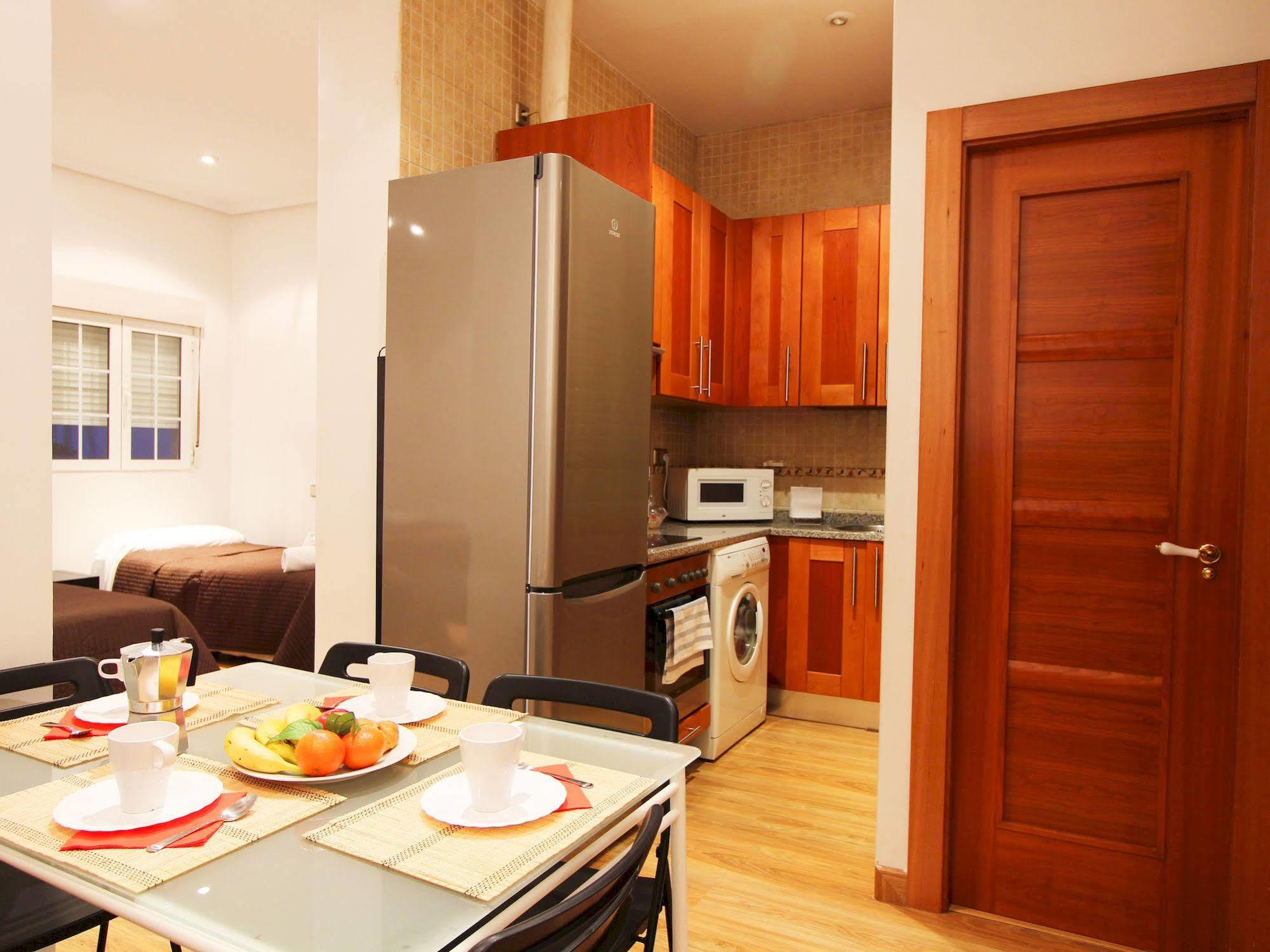 Apartamentos Good Stay Prado Madrid Exterior photo