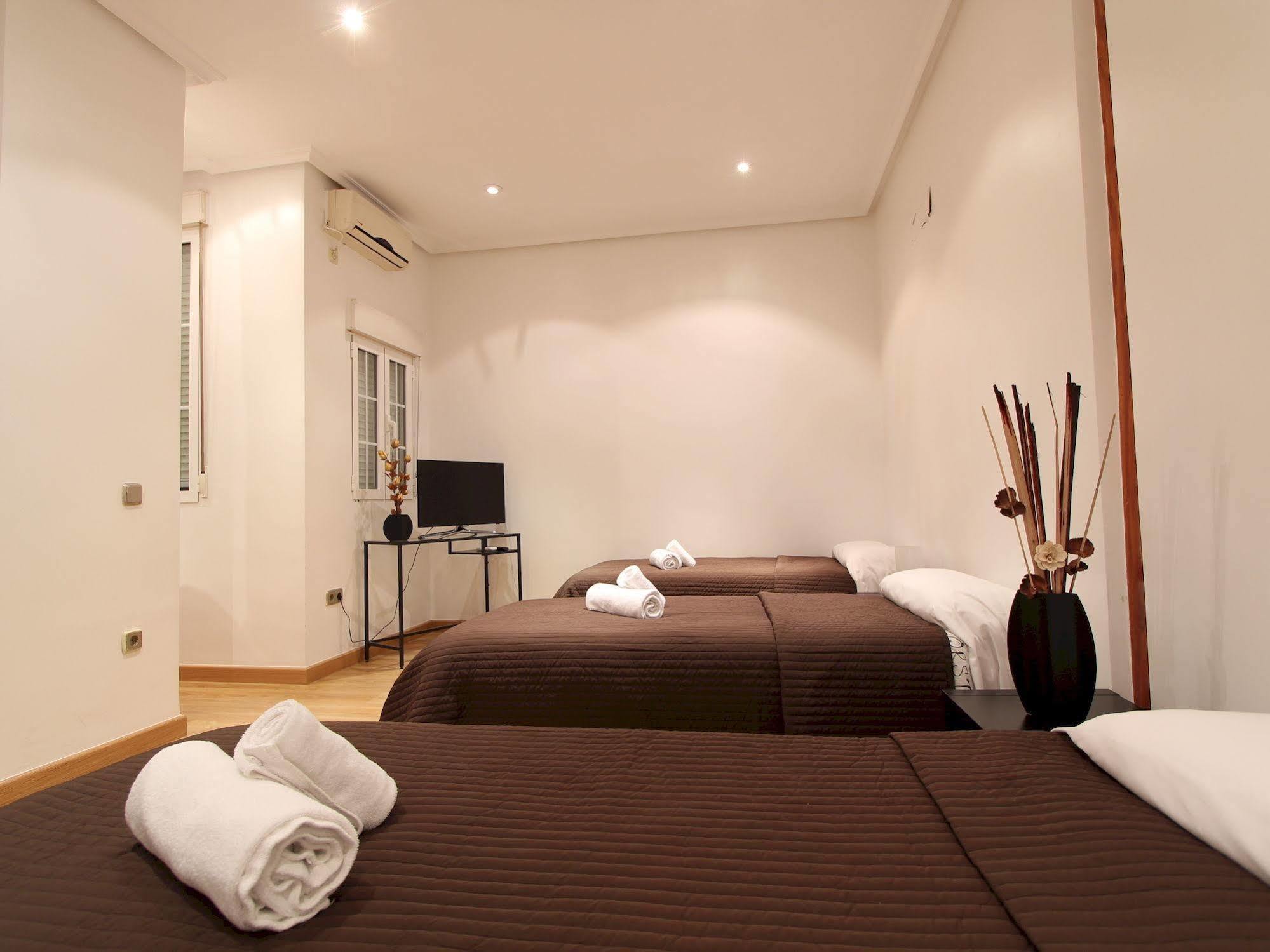 Apartamentos Good Stay Prado Madrid Exterior photo