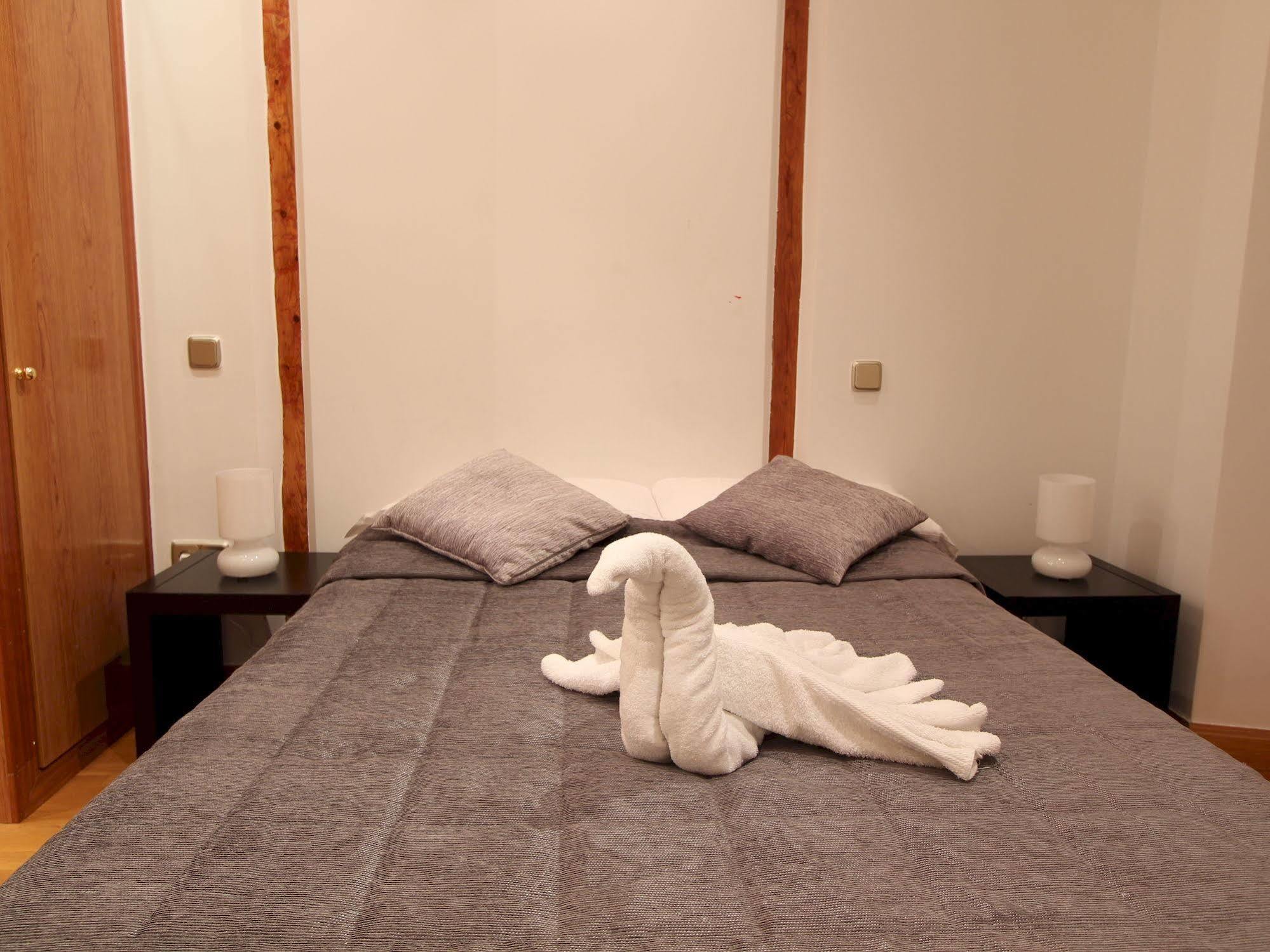 Apartamentos Good Stay Prado Madrid Exterior photo